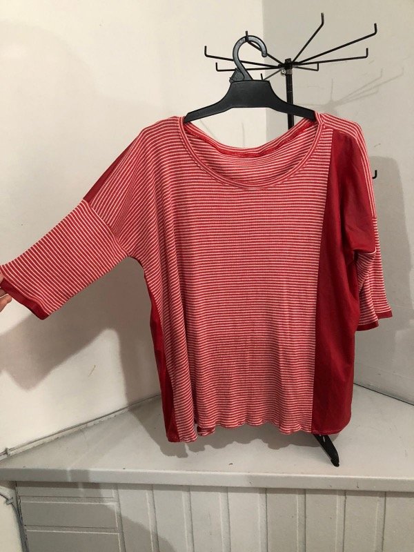 Producto - Sweater con partes engomadas //red// talle XL