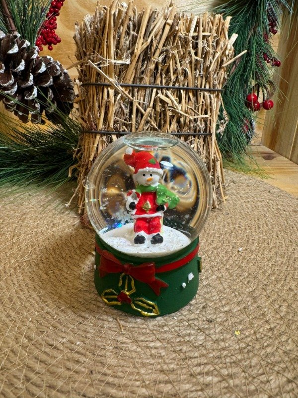 Producto - Bola de Nieve 8 cm Base Verde Muñeco de Nieve Sentado (Efectivo: 13.200)