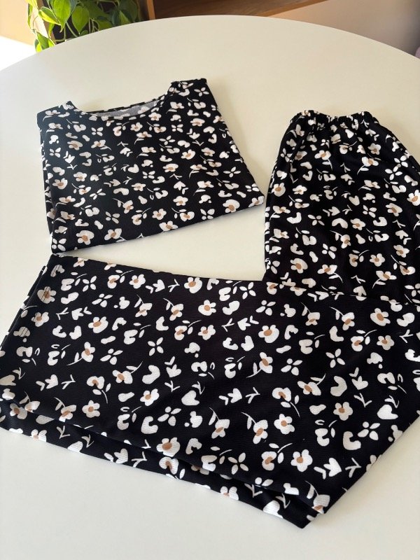 Producto - PIJAMA KEILA NEGRO FLORES BLANCAS - 1