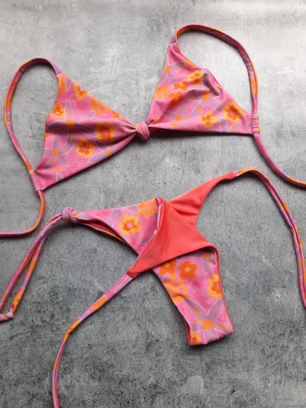 Producto - Bikini Patagonia Floreada REVERSIBLE T.90