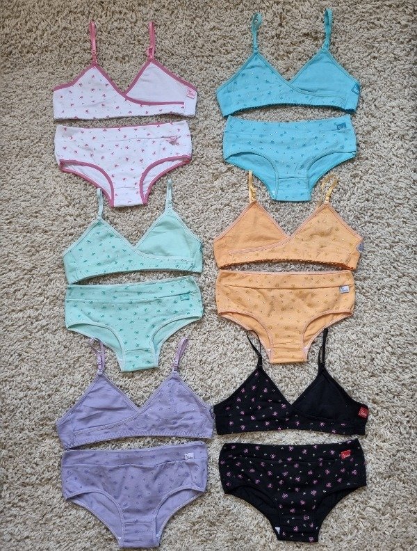 Producto - Conjuntos Juveniles de algodon con lycra "Corazones" (Pack por 12)
