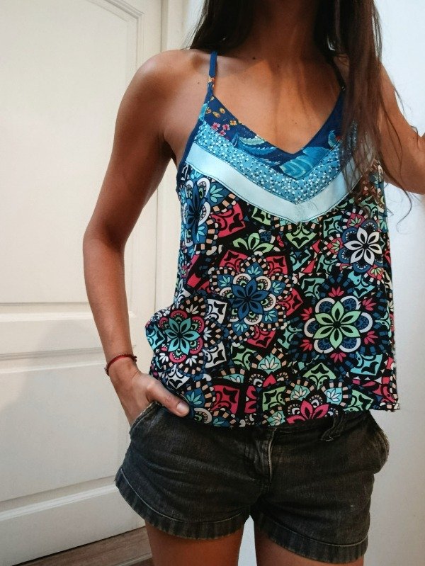 Producto - Blusa de bretel fino Trasoceánica