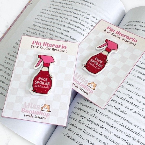 Producto - Pin literario BOOK SPOILER REPELLENT