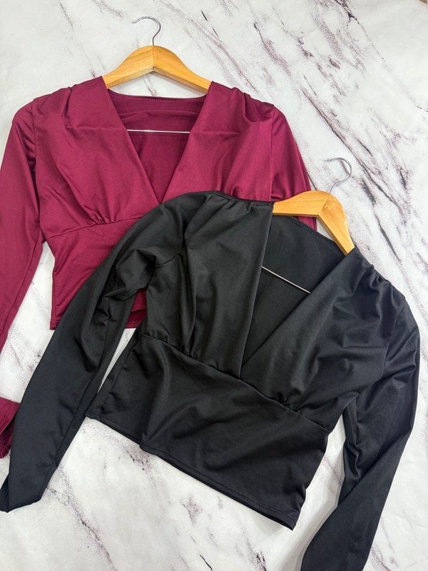 Producto - Remera lycra escote v