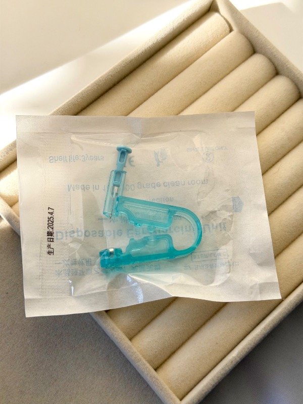 Producto - Perforadora celeste-abridor incluido