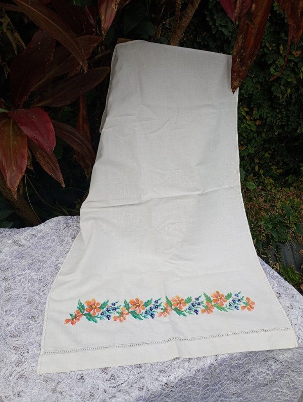 Producto - Toalla bordada punto cruz - 2