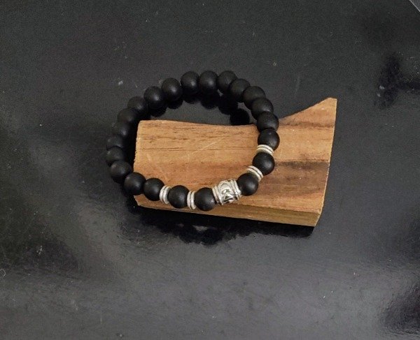 Producto - Pulsera Piedras con detalle metálico en el centro