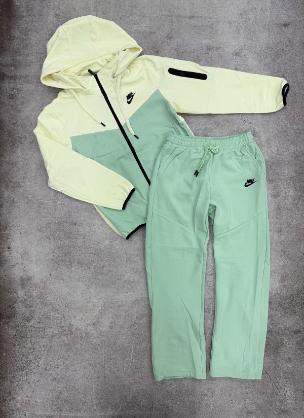 Producto - Conjunto Nike Tech dama con piel - 1