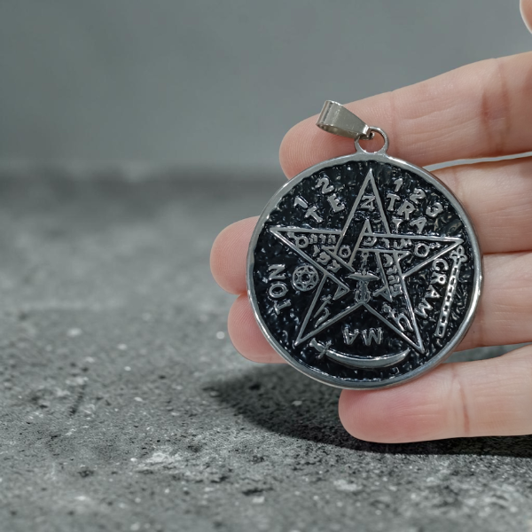 Producto - Dije acero quirúrgico TETRAGRAMATÓN