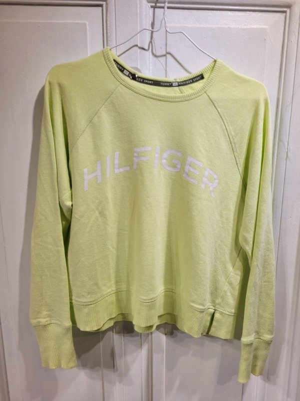 Producto - Buzo TOMMY HILFIGER verde lima logo- Talle XS- PRECIO: 52x