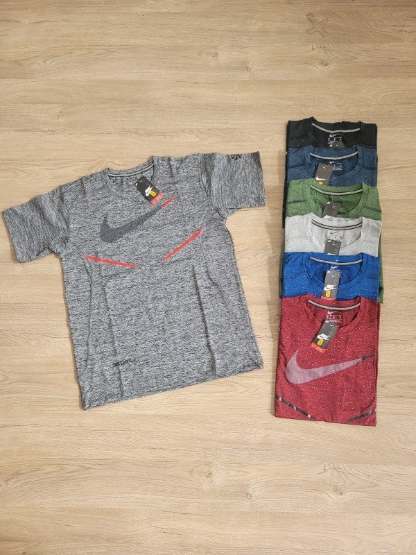 Producto - Remera Nike puntitos