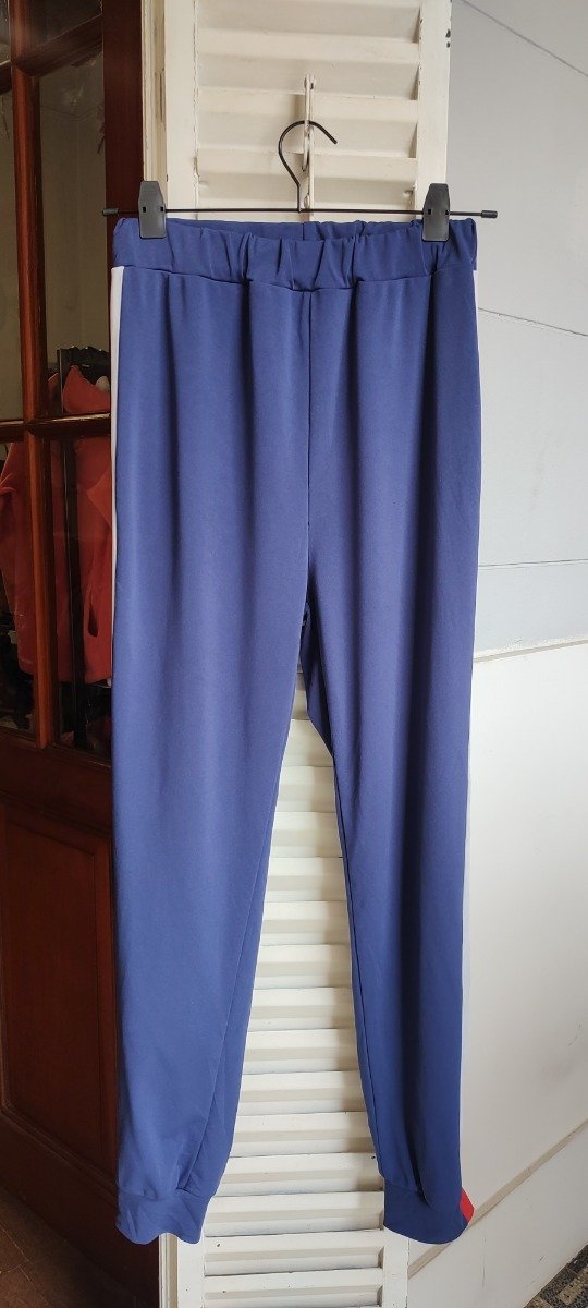 Producto - Jogging babucha, azulino con recorte blanco y rojo talle L
