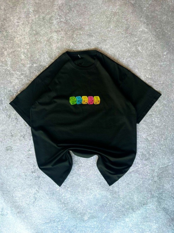 Producto - Remera Slim Fit Negra Dados