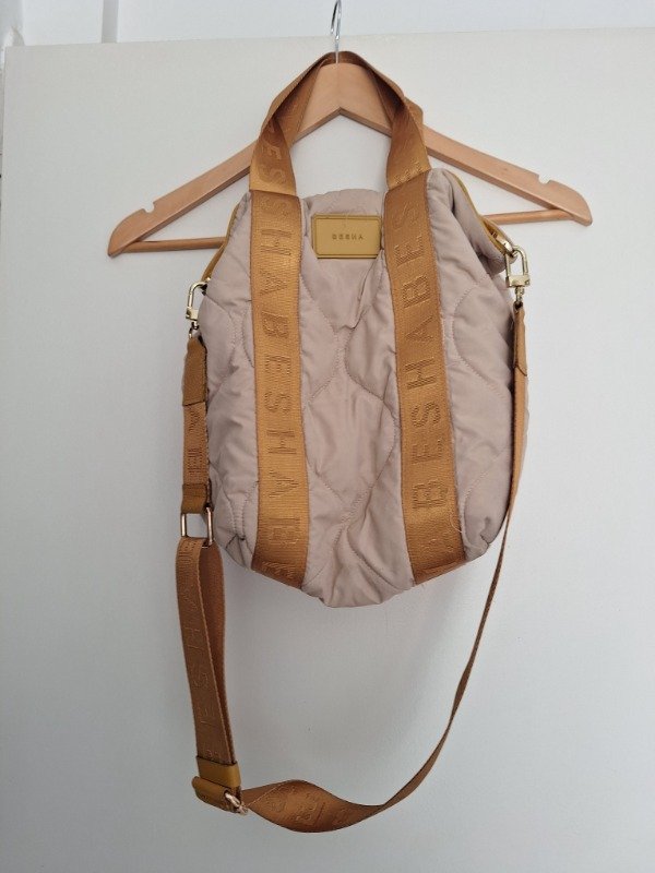 Producto - Cartera amplia Besha