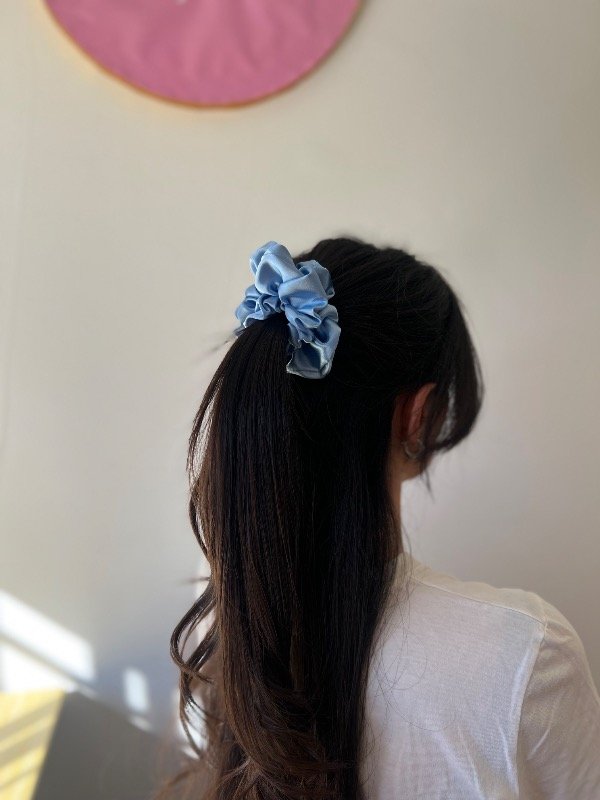 Producto - Scrunchie satén celeste - 1