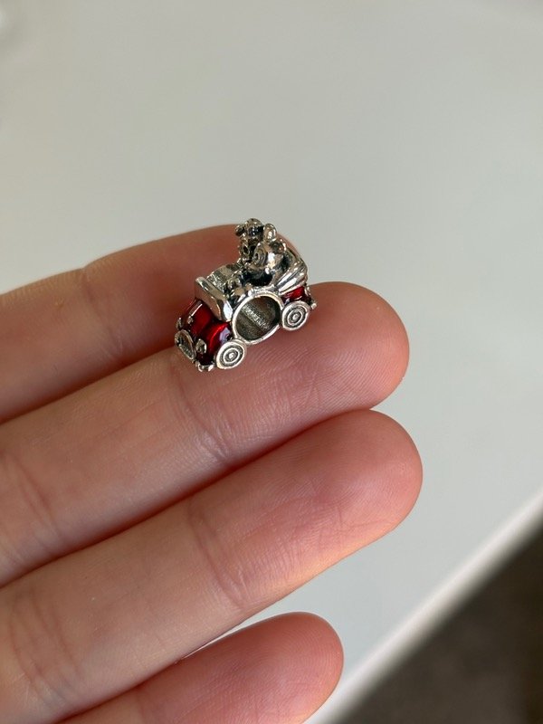 Producto - charm auto Disney
