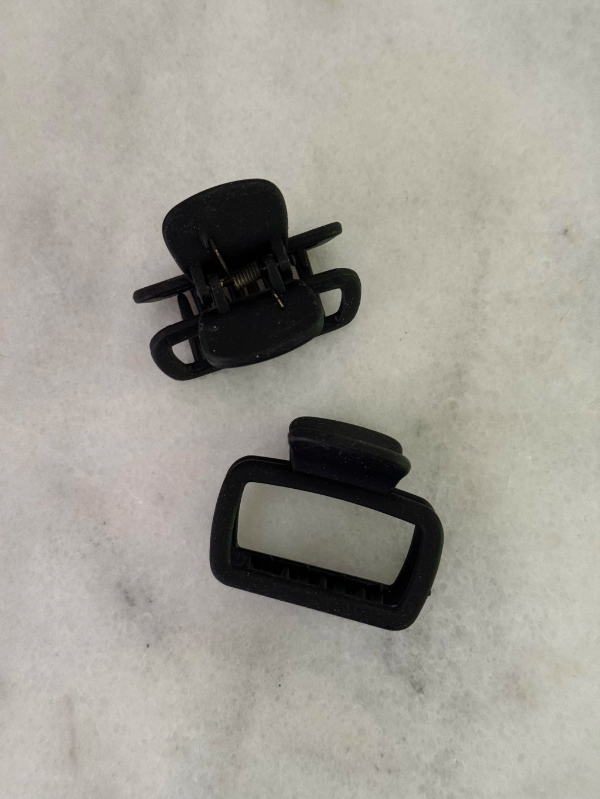 Producto - Broche short curvo negro