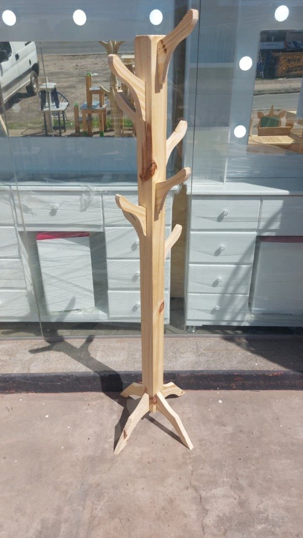 Producto - PERCHERO DE PIE CUBO