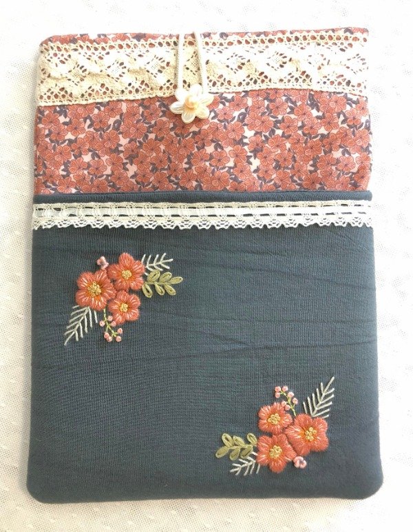 Producto - Funda para Libro/Agenda/Diario/Tablet bordada a mano "FLORES VINTAGE" - 21x29