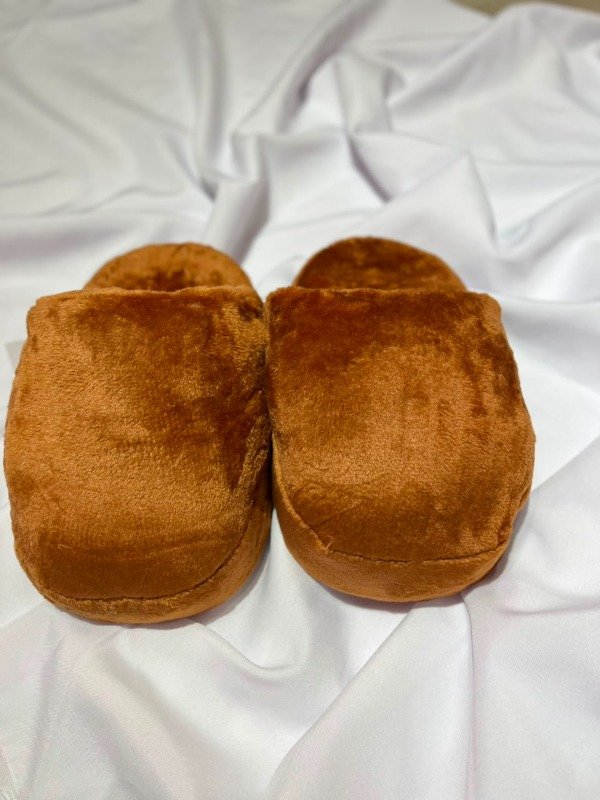 Producto - PANTUFLAS LISAS MARRON - (abarca 35 al 38)