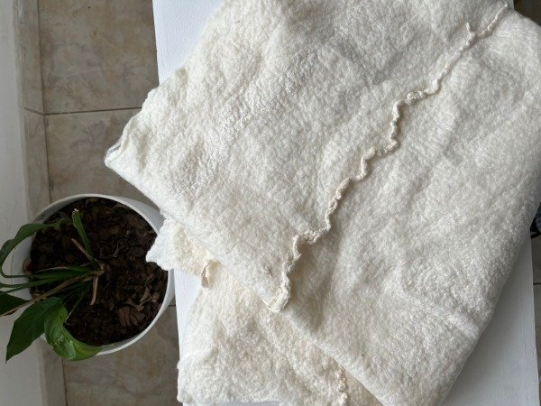 Producto - Manta Merino e hilo de seda Salvaje Blanca - Chi Sustentable
