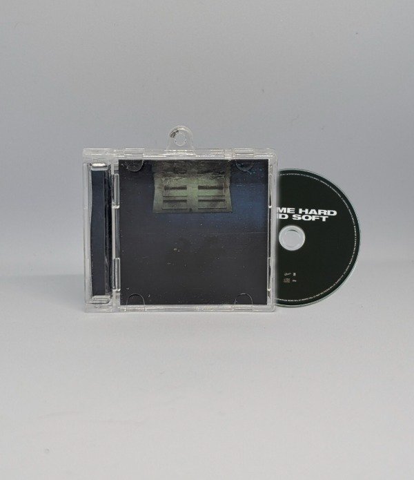 Producto - Hit Me Hard and Soft - Llavero CD