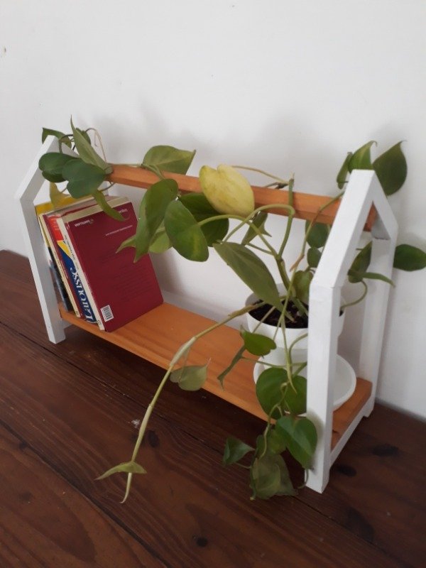 Producto - Catre porta macetas en forma de casita