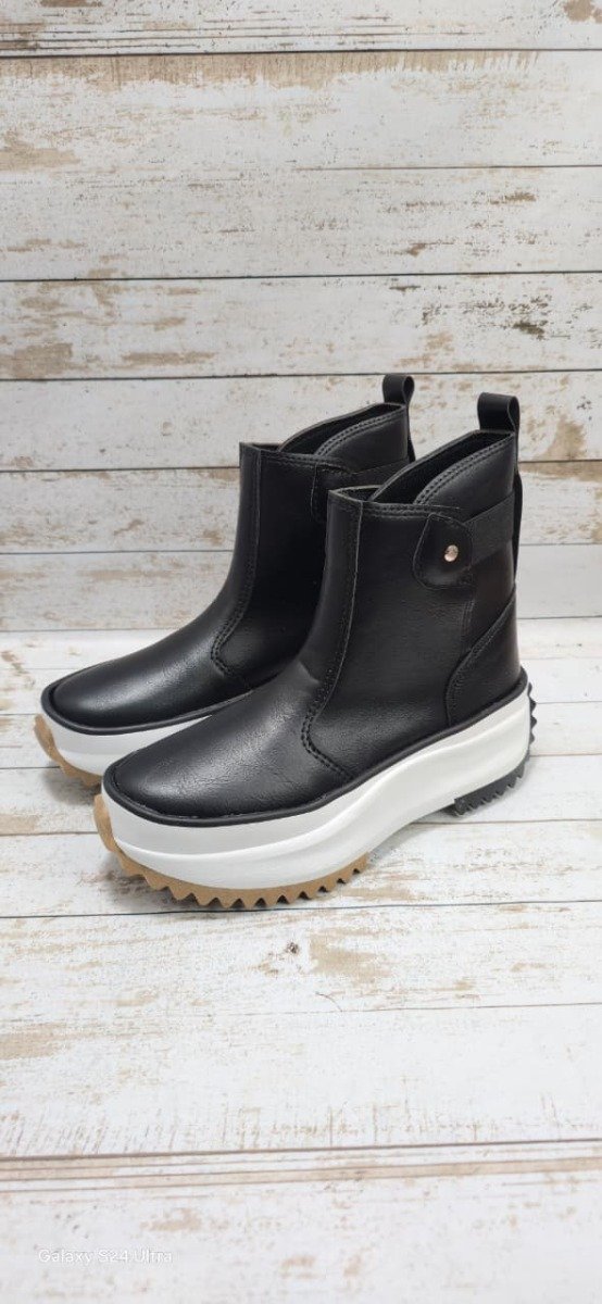 Producto - Botita base sport negro del 36 al 40 - 0