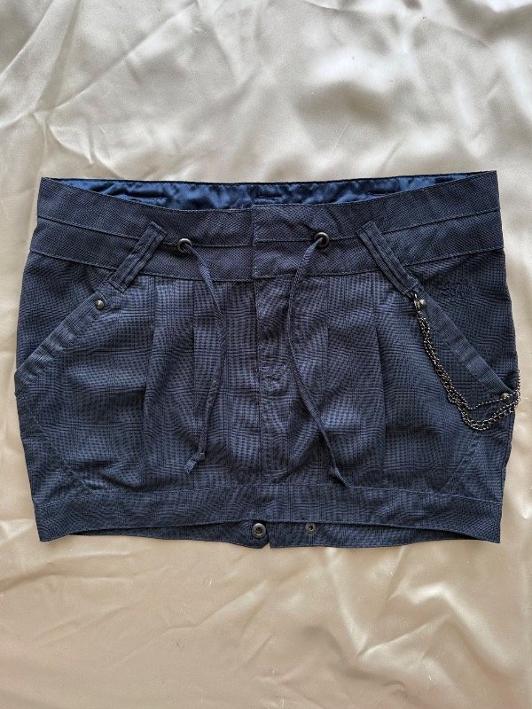 Producto - Mini y2k con cadenas