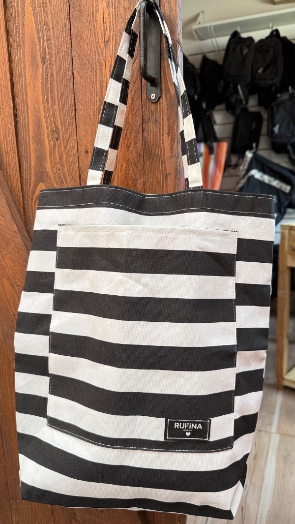 Producto - Bolsa reutilizable rayada blanca y negra