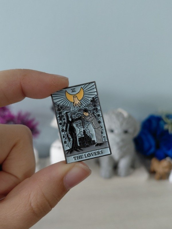 Producto - Pin metalizado - Homero y Morticia Addams "The lovers" #1996