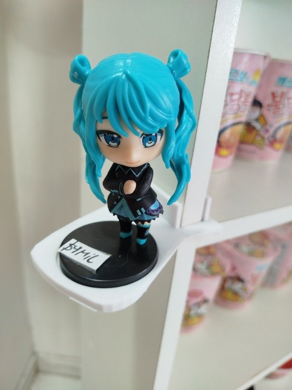 Producto - EXHIBIDOR FLOTANTE FIGURAS CHIBIS IZQUIERDO