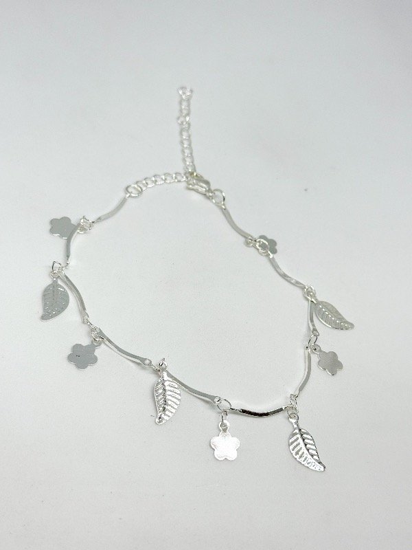 Producto - Pulsera de acero blanco con dijes