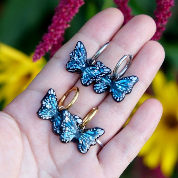Producto - Argollita - Mariposa azul glitter