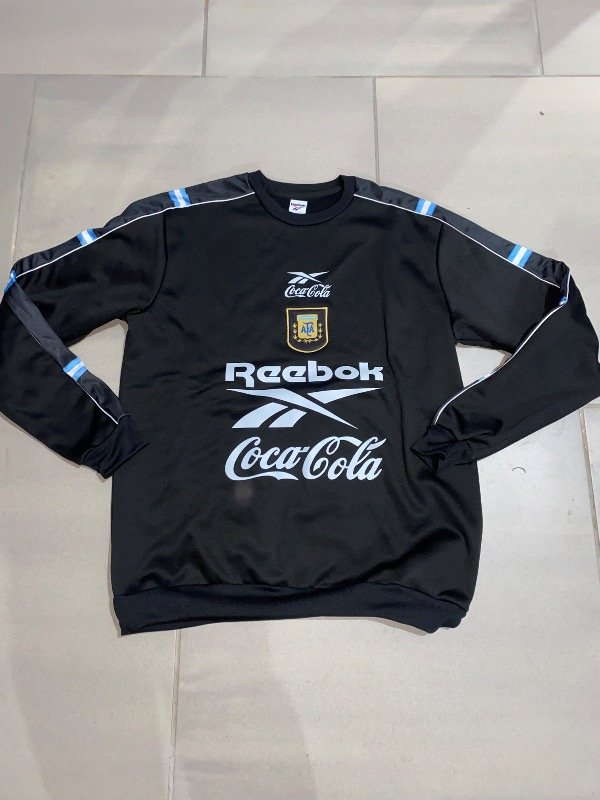 Producto - Buzo Reebok negro