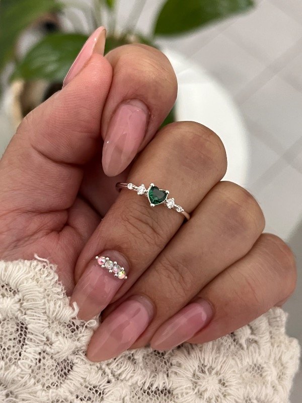 Producto - Anillo corazón verde y cubic a los costados