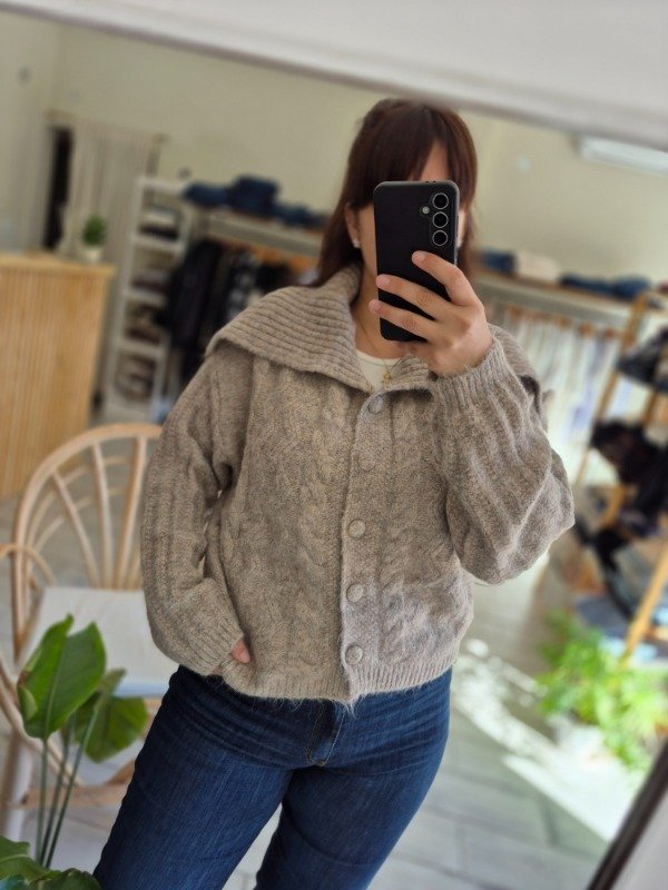 Producto - Cardigan de lana suavizada importado Almendra
