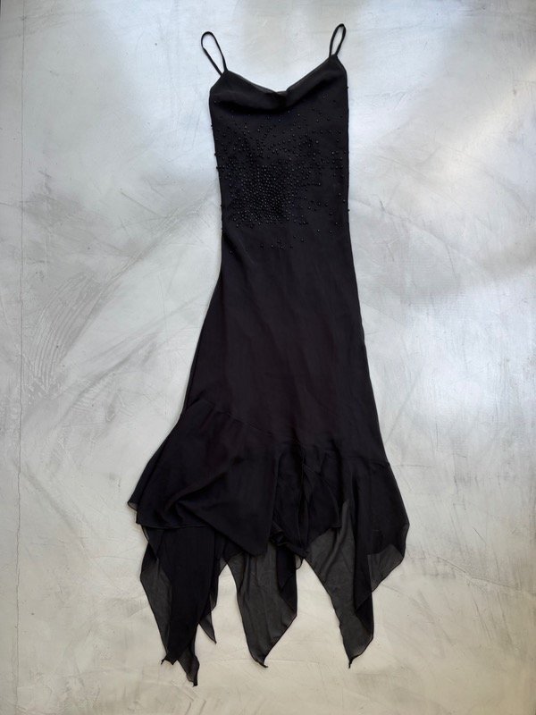 Producto - vestido negro mostacillas