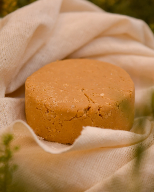 Producto - Shampoo sólido fortalecedor Romero, Cúrcuma y Ortiga