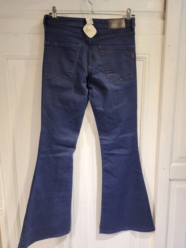 Producto - Jean JAZMIN CHEBAR azul oxford- Talle 26- PRECIO: 72X - 3