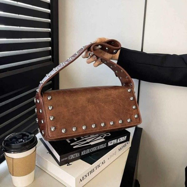 Producto - Cartera marron con tachas