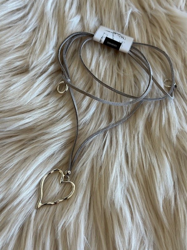 Producto - CHOKER DE GAMUZA MINI CORAZÓN 3 CORDÓN GRIS
