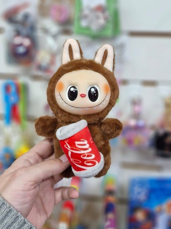 Producto - LABUBUS - LLAVERO PELUCHE LABUBUS MARRÓN CON COCA COLA