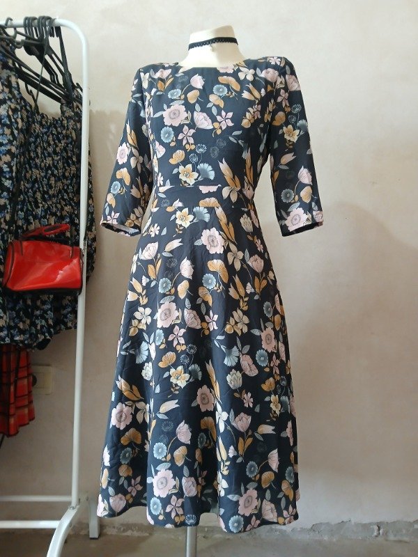 Producto - Vestido gris oscuro floral