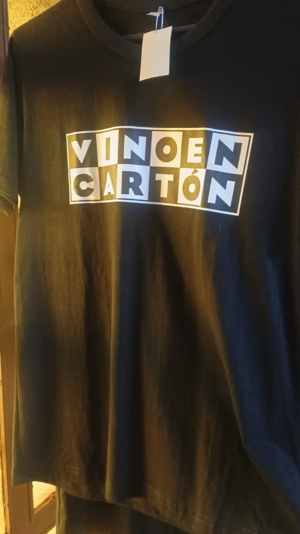 Producto - Remera Vino en cartón