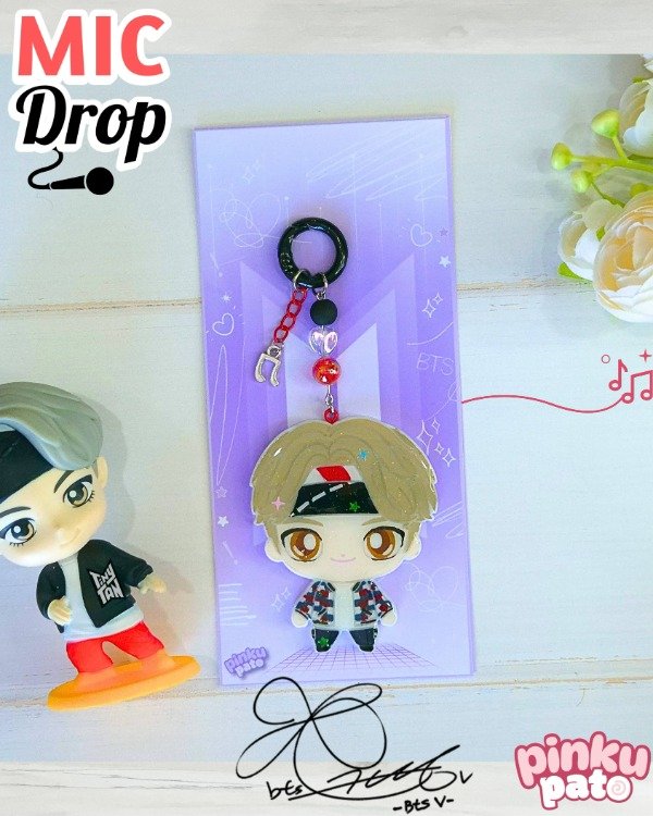 Producto - Llavero V Tiny Tan Mic Drop