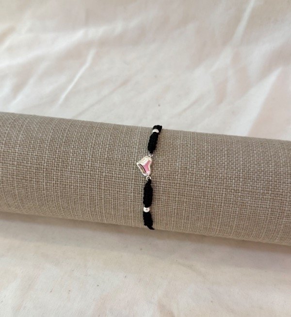 Producto - Pulsera hilo negro Corazón