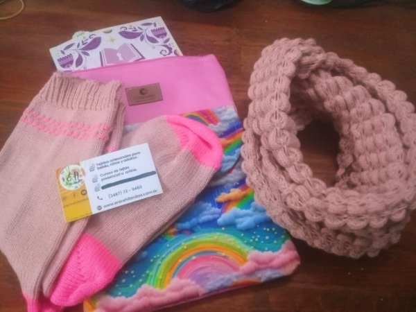 Producto - Combo 1 - Portalibro, infinito, medias