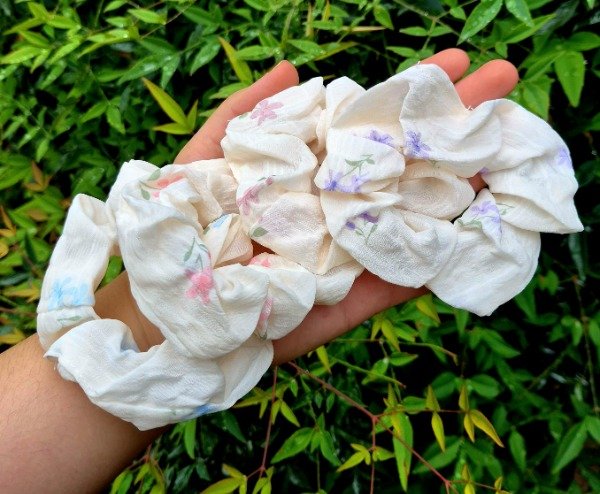 Producto - Colitas Scrunchi estampadas flor