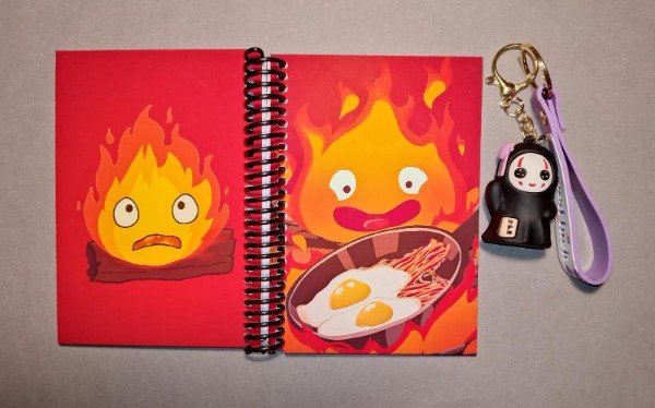 Producto - Combo libreta y llavero de Studio Ghibli.